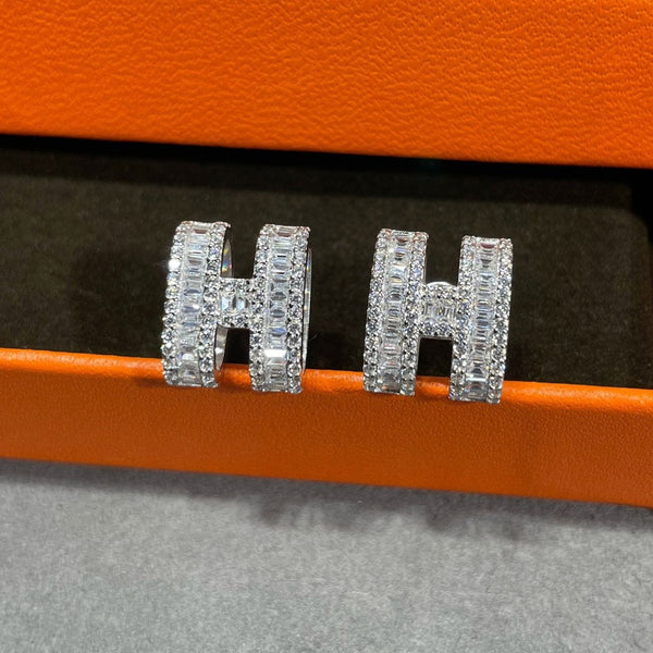 <CHIBA>H STUD EARRINGS WITH SILVER DIAMONDS